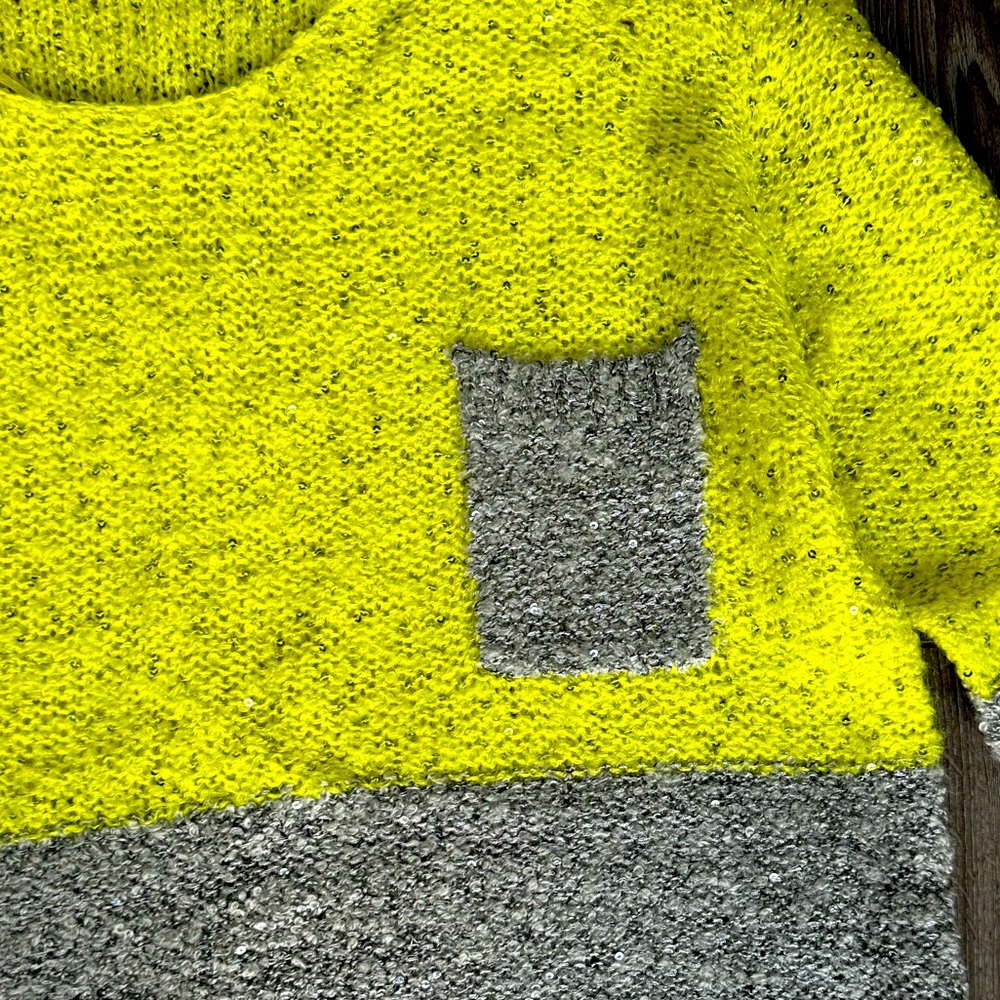 Color-block Sequined Sweater - Picture 2 of 6